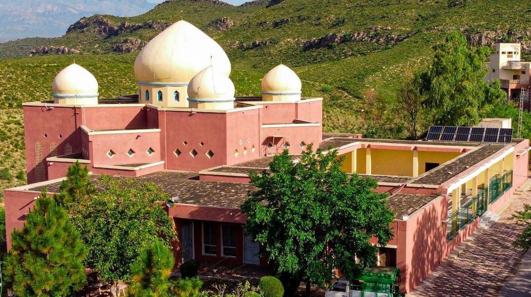 The domed mosque on the Al-Asar campus